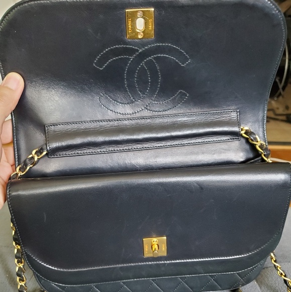 🎉🎉HP🎉🎉Vintage CHANEL Black Half Moon Flap Shoulder Bag - Picture 10 of 12
